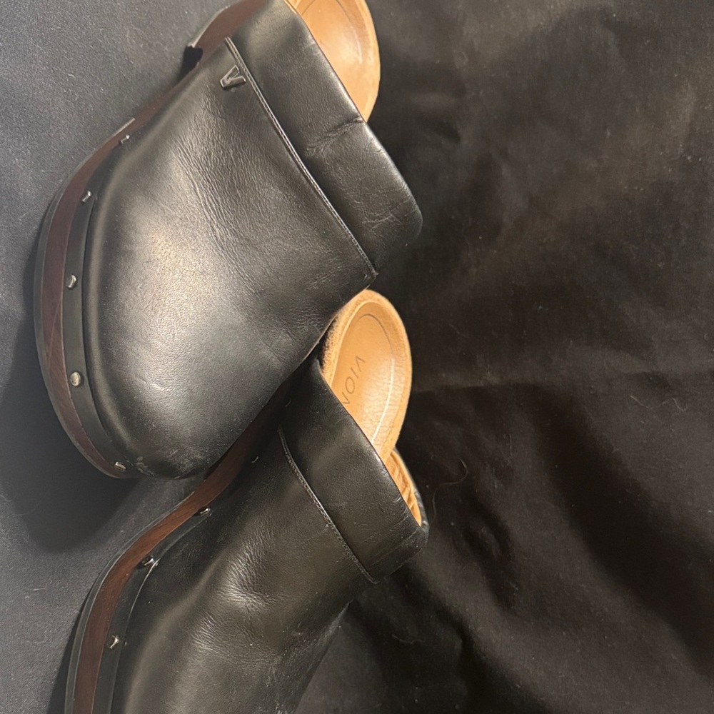 Vionic Black Leather Women’s Loafers